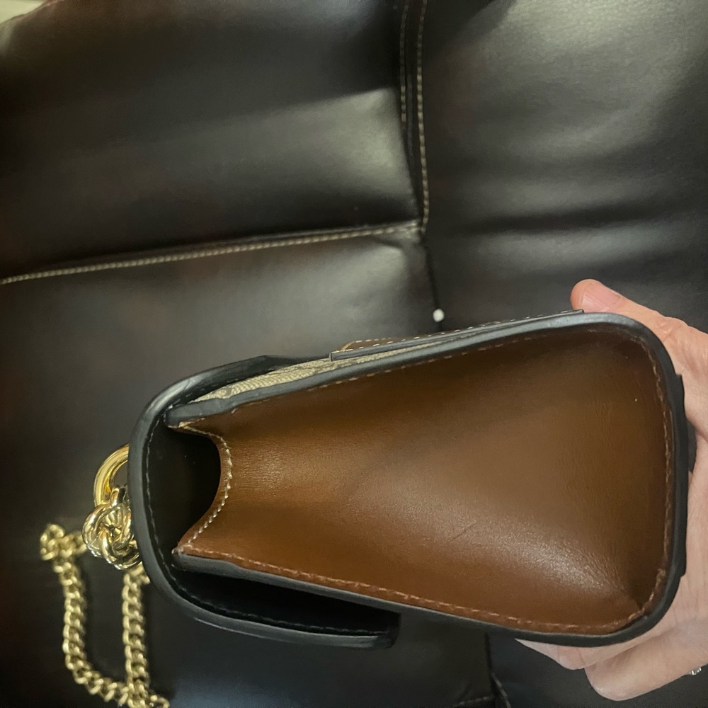 Gucci Padlock Black and Gold Crossbody Bag - Picture 6 of 9